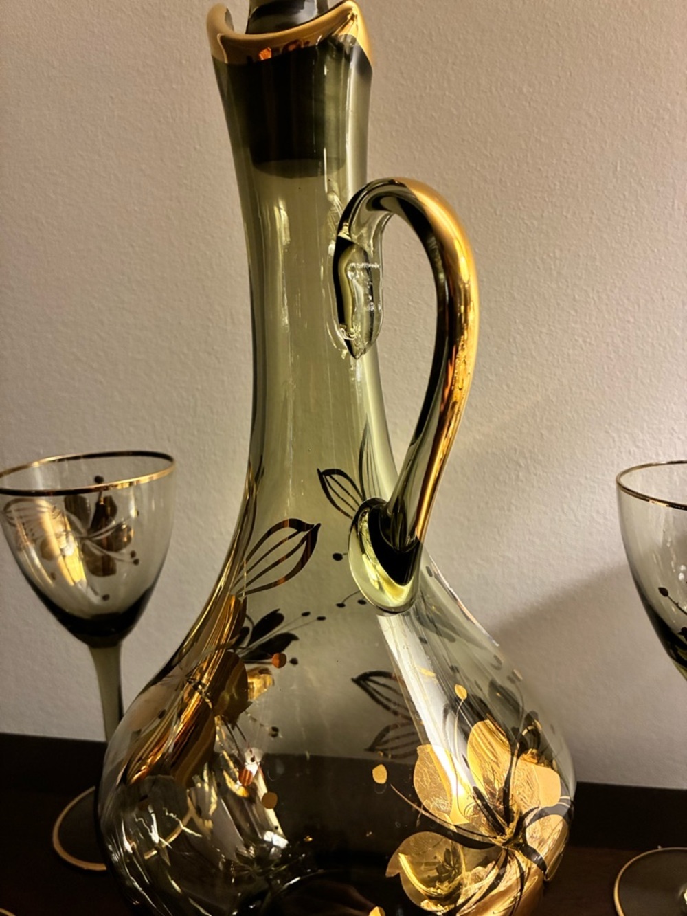 Vintage MCM Romanian Handblown Smoky Glass Decanter with 6 matching stem glasses - Picture 5 of 10